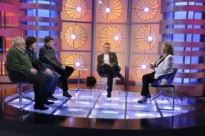 Julio-Salinas-visita-a-anne-germain-en-Mas-Alla-de-la-vida-Telecinco-